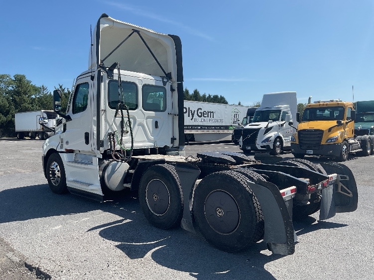 2023 Freightliner Cascadia in Dayton, NJ — photo 5