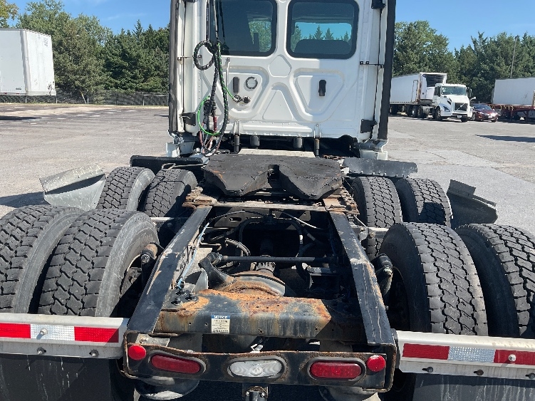 2023 Freightliner Cascadia in Dayton, NJ — photo 6