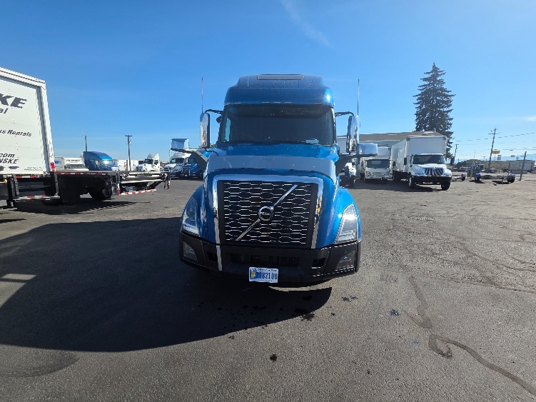2023 Volvo VNL 760 in Aurora, CO — photo 2