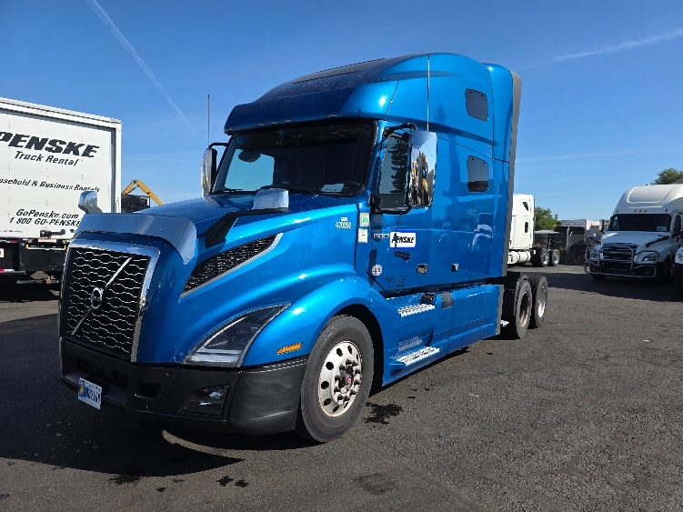 2023 Volvo VNL 760 in Aurora, CO — photo 3