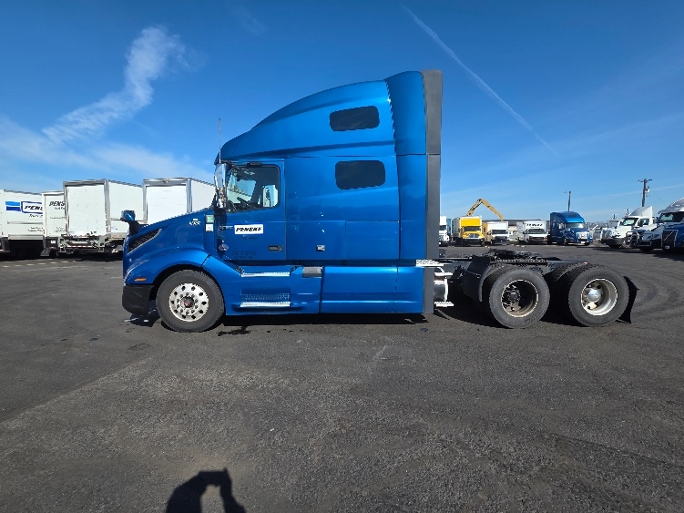 2023 Volvo VNL 760 in Aurora, CO — photo 4