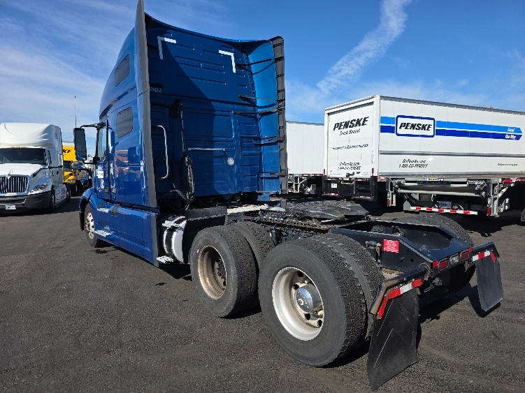 2023 Volvo VNL 760 in Aurora, CO — photo 5