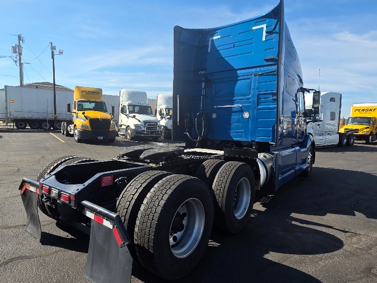 2023 Volvo VNL 760 in Aurora, CO — photo 7