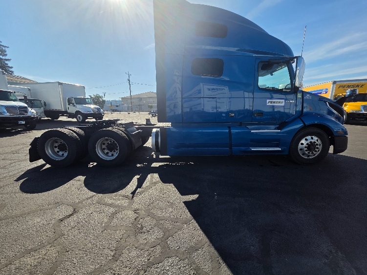 2023 Volvo VNL 760 in Aurora, CO — photo 8