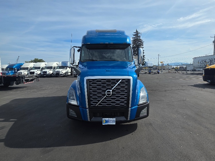 2023 Volvo VNL 760 in Spokane Valley, WA — photo 2