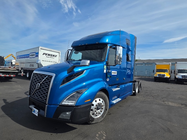 2023 Volvo VNL 760 in Spokane Valley, WA — photo 3