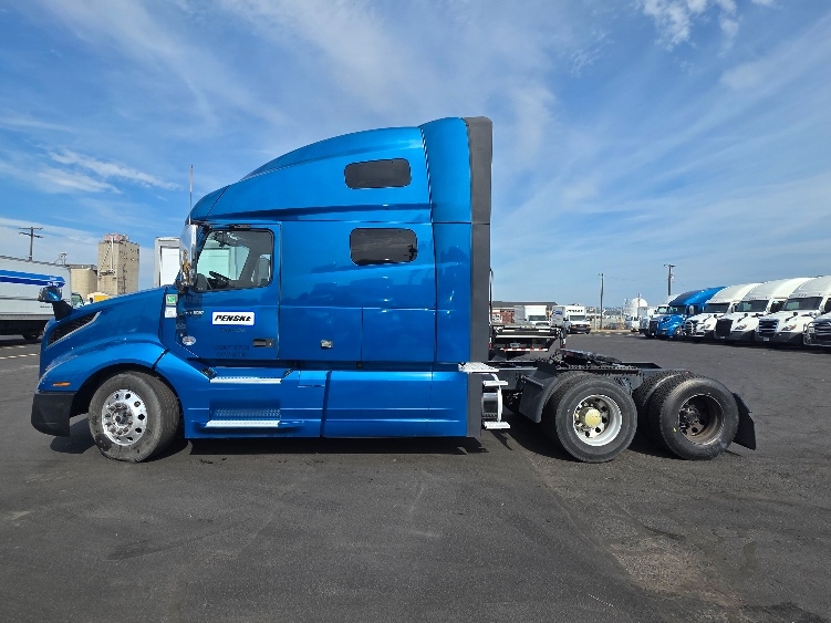2023 Volvo VNL 760 in Spokane Valley, WA — photo 4