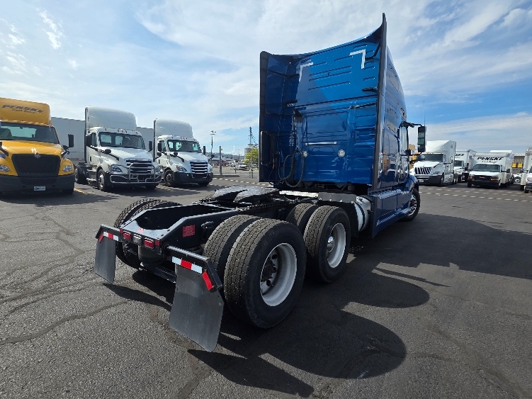 2023 Volvo VNL 760 in Spokane Valley, WA — photo 7