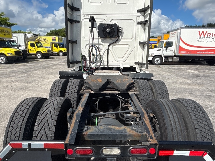 2022 Freightliner Cascadia in Medley, FL — photo 6
