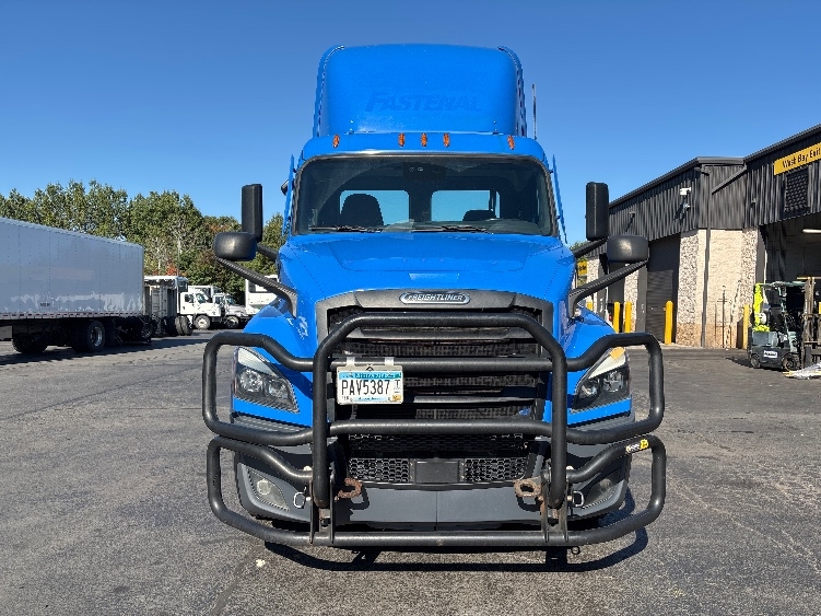 2023 Freightliner Cascadia in Jessup, PA — photo 2