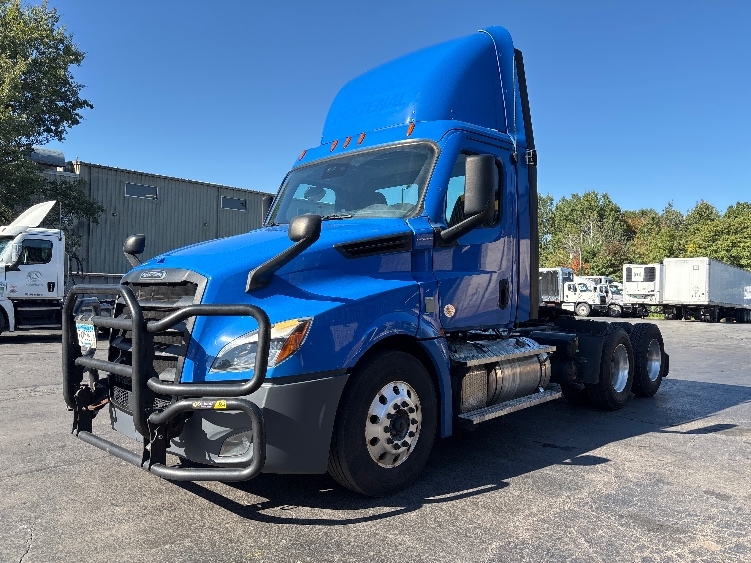 2023 Freightliner Cascadia in Jessup, PA — photo 3