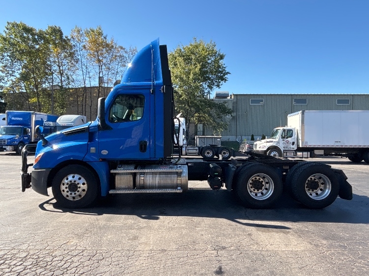 2023 Freightliner Cascadia in Jessup, PA — photo 4