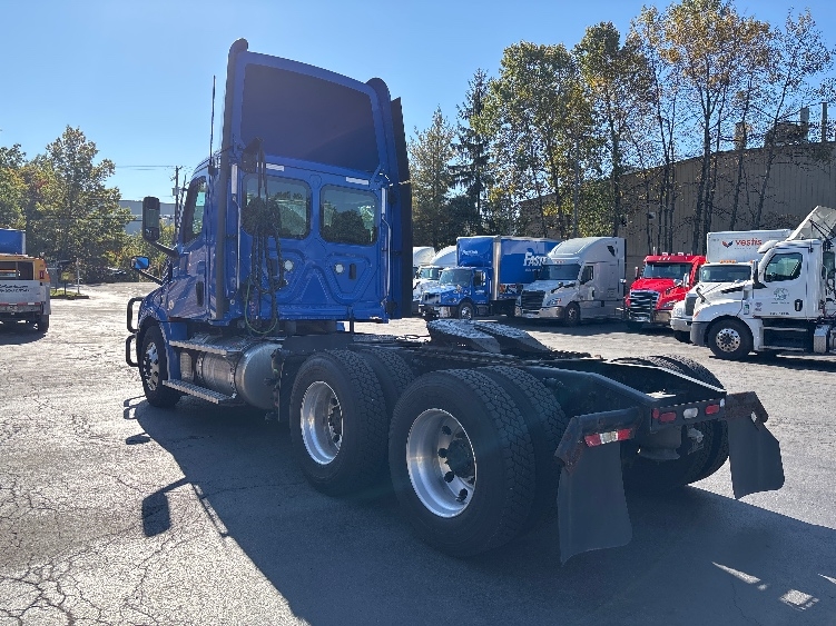 2023 Freightliner Cascadia in Jessup, PA — photo 5