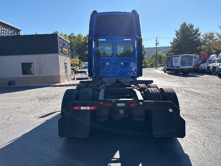 2023 Freightliner Cascadia in Jessup, PA — photo 6