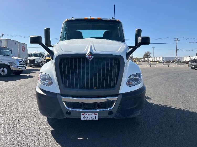 2022 International LT in Fresno, CA — photo 2