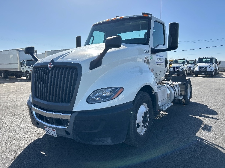 2022 International LT in Fresno, CA — photo 3