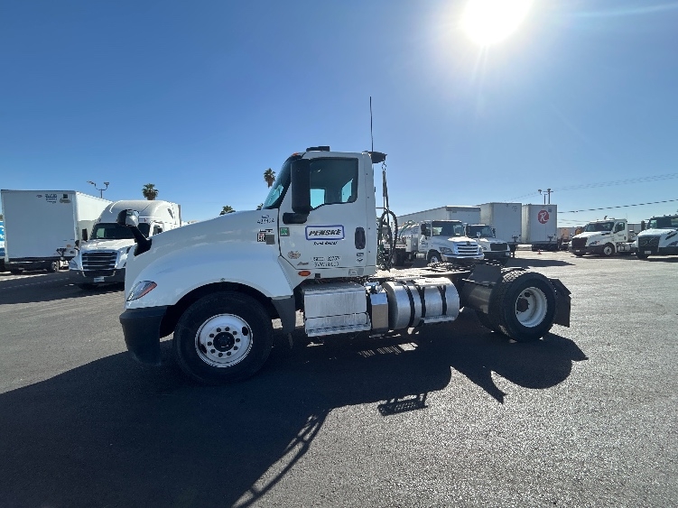 2022 International LT in Fresno, CA — photo 4