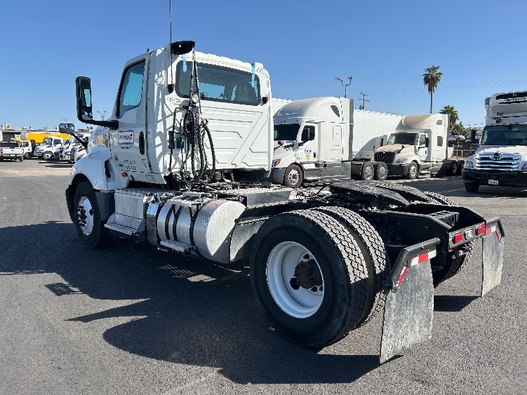 2022 International LT in Fresno, CA — photo 5