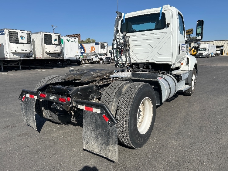 2022 International LT in Fresno, CA — photo 7