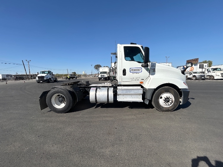 2022 International LT in Fresno, CA — photo 8