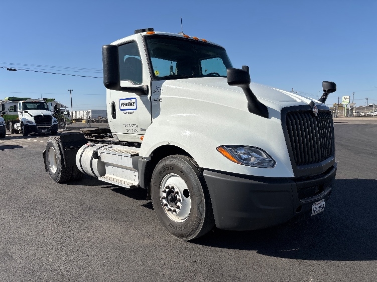 2022 International LT in Fresno, CA