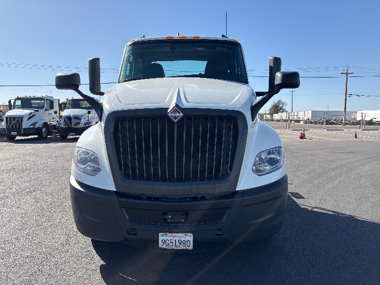 2022 International LT in Fresno, CA — photo 2