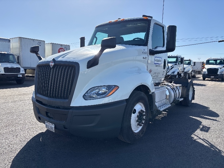 2022 International LT in Fresno, CA — photo 3