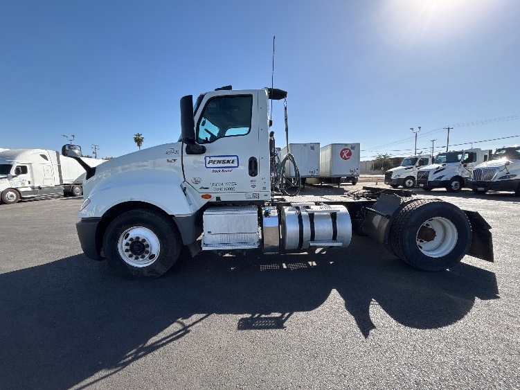 2022 International LT in Fresno, CA — photo 4