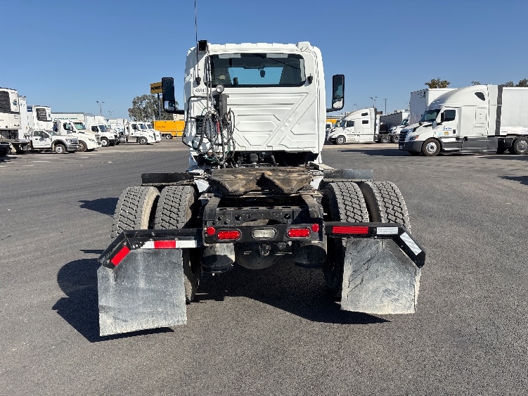 2022 International LT in Fresno, CA — photo 6