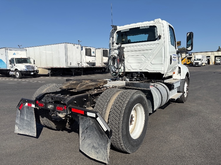 2022 International LT in Fresno, CA — photo 7
