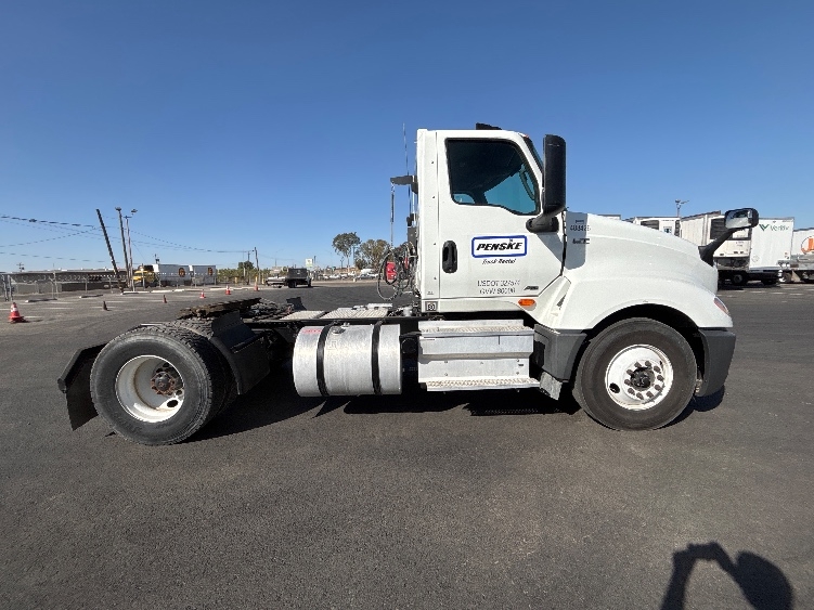 2022 International LT in Fresno, CA — photo 8