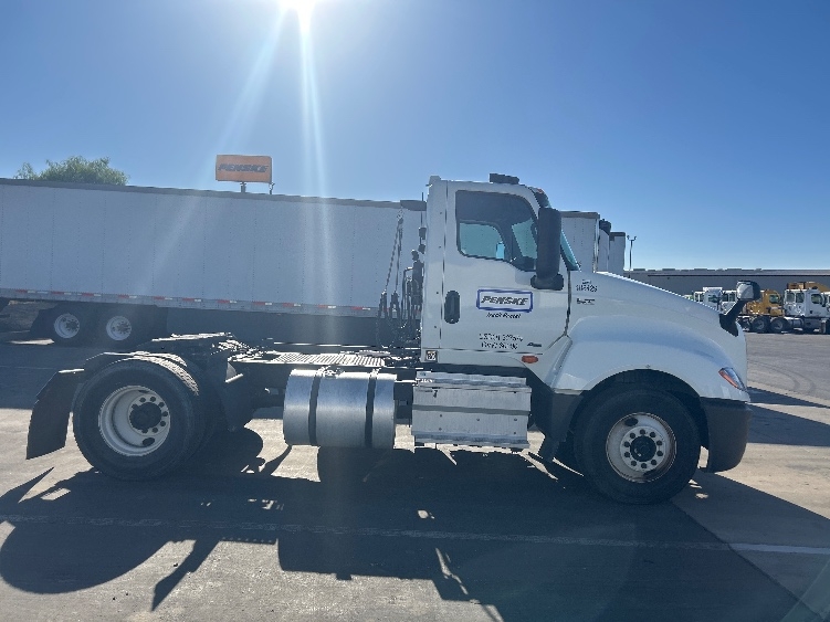 2022 International LT in West Sacramento, CA — photo 8