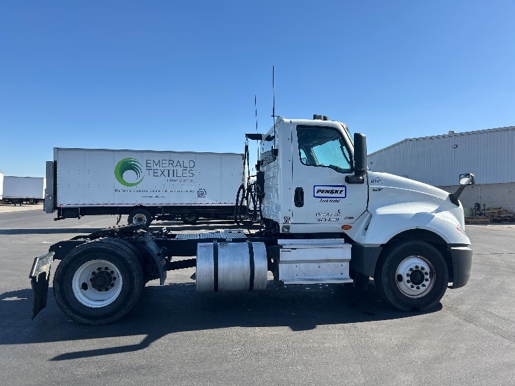 2022 International LT in Ceres, CA — photo 8