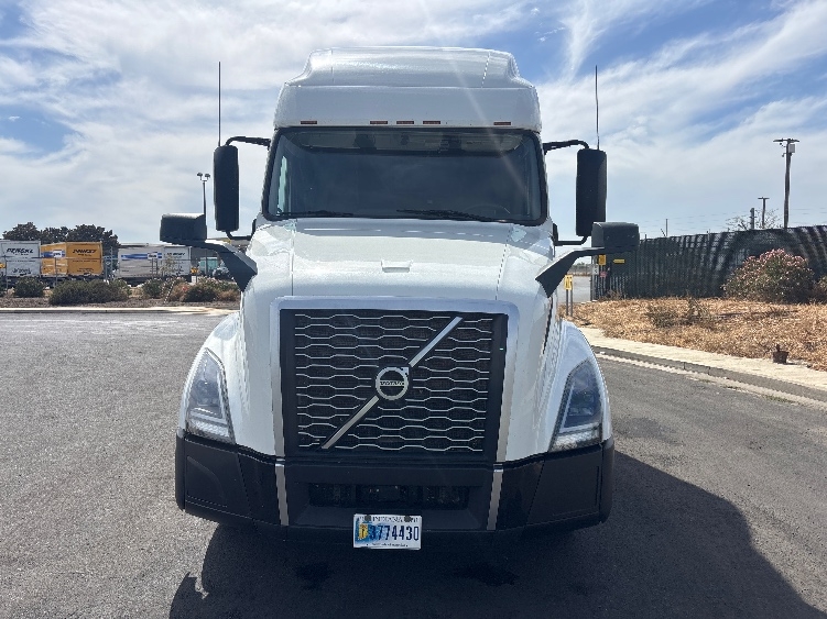 2023 Volvo VNL 760 in West Sacramento, CA — photo 2
