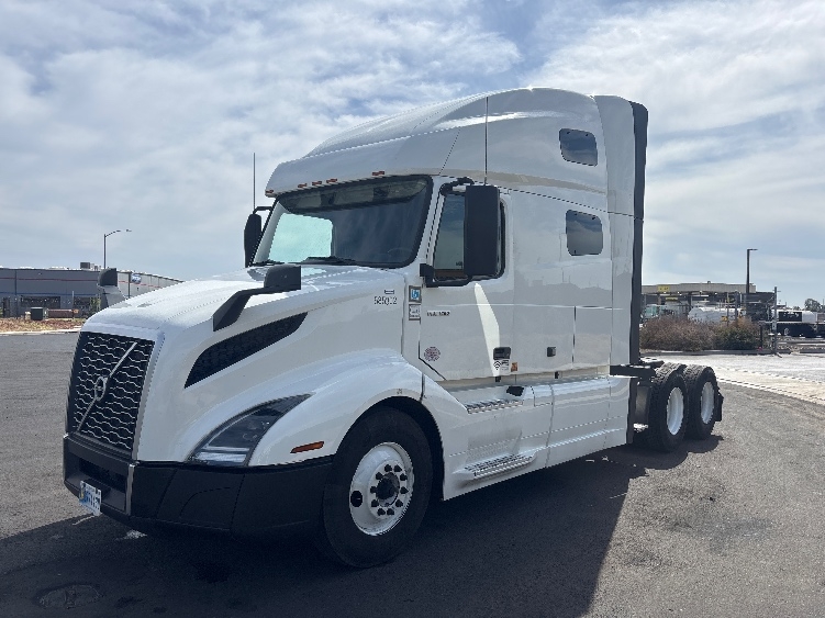2023 Volvo VNL 760 in West Sacramento, CA — photo 3