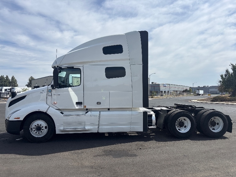 2023 Volvo VNL 760 in West Sacramento, CA — photo 4