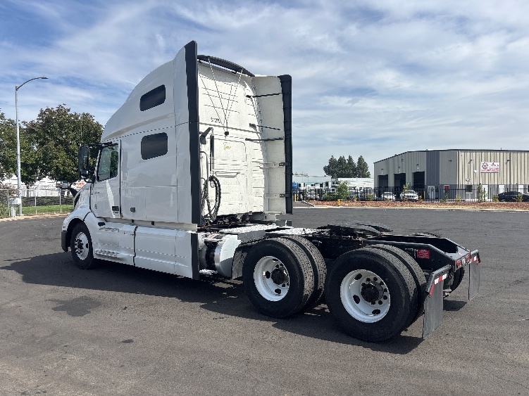 2023 Volvo VNL 760 in West Sacramento, CA — photo 5