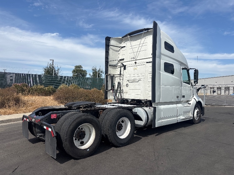 2023 Volvo VNL 760 in West Sacramento, CA — photo 7