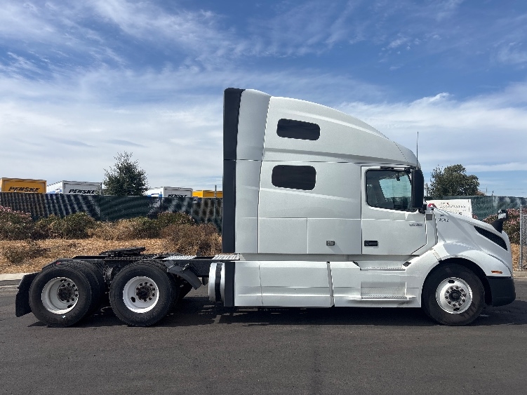 2023 Volvo VNL 760 in West Sacramento, CA — photo 8