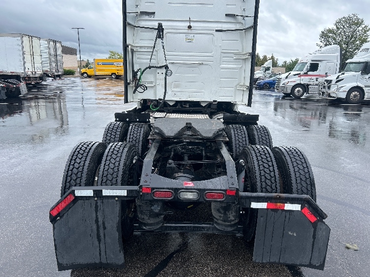 2023 Volvo VNL 760 in Milwaukee, WI — photo 6