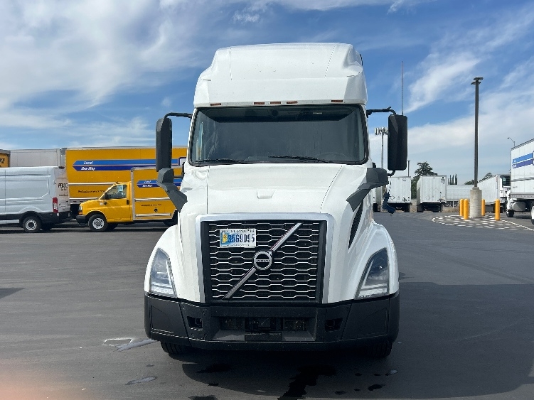 2023 Volvo VNL 760 in West Sacramento, CA — photo 2