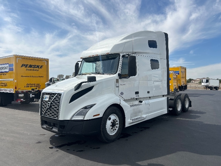 2023 Volvo VNL 760 in West Sacramento, CA — photo 3