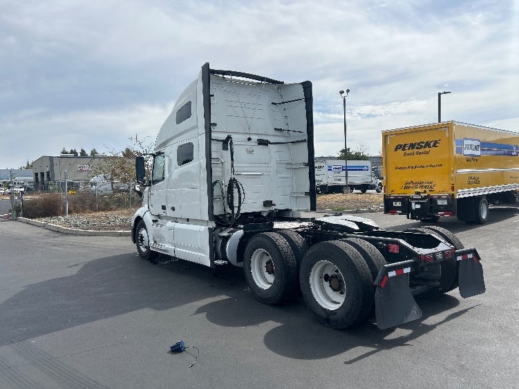 2023 Volvo VNL 760 in West Sacramento, CA — photo 5