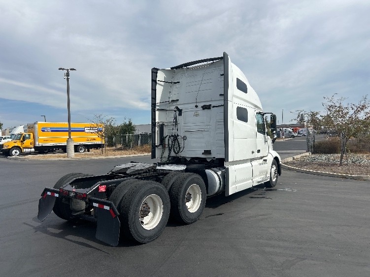 2023 Volvo VNL 760 in West Sacramento, CA — photo 7