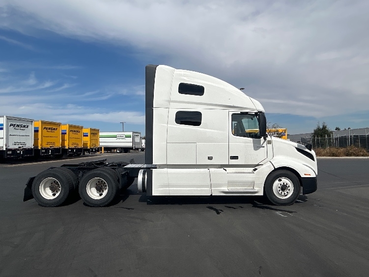 2023 Volvo VNL 760 in West Sacramento, CA — photo 8