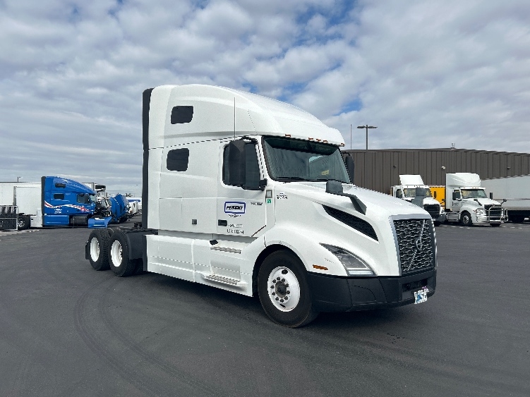 2023 Volvo VNL 760 in Fontana, CA