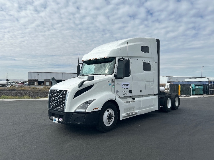 2023 Volvo VNL 760 in Fontana, CA — photo 3