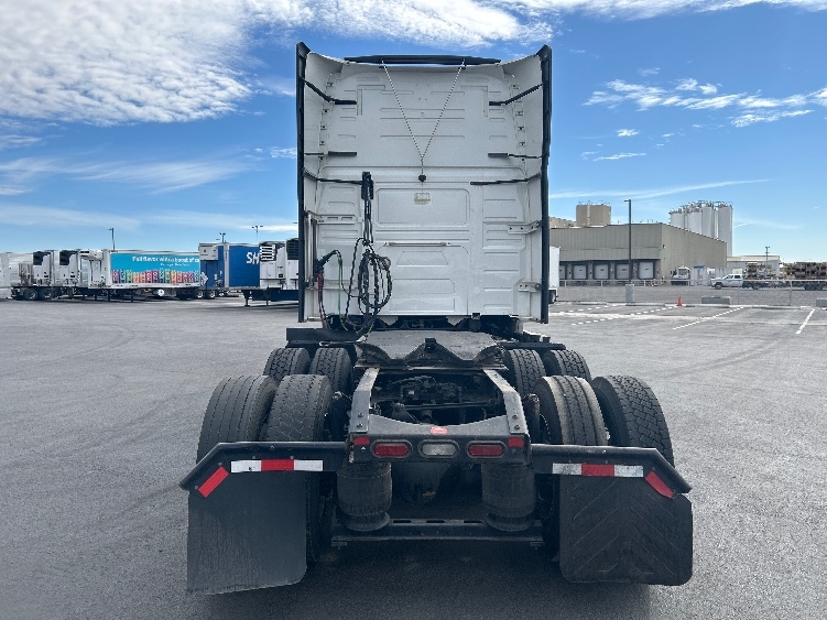 2023 Volvo VNL 760 in Fontana, CA — photo 6
