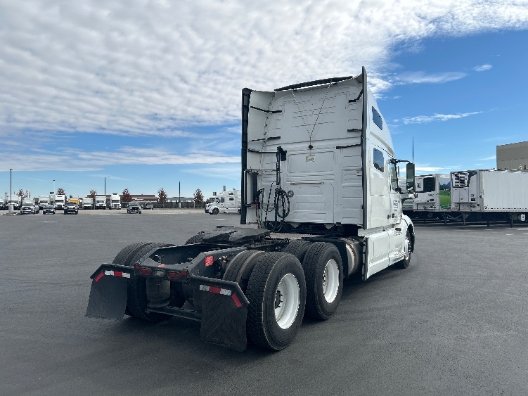 2023 Volvo VNL 760 in Fontana, CA — photo 7