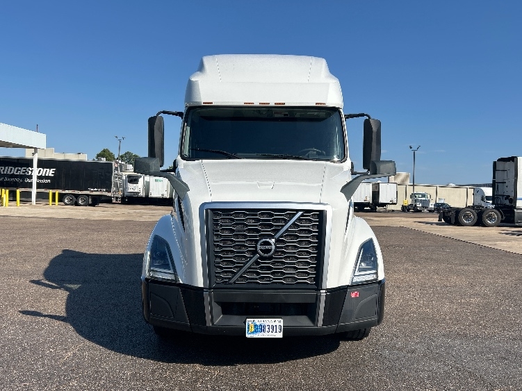 2023 Volvo VNL 760 in Olive Branch, MS — photo 2
